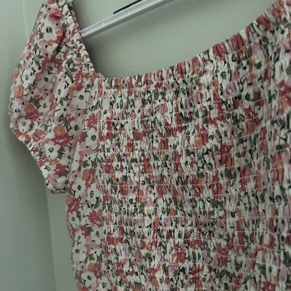 Cropped Puff Sleeve Pink Floral Top with a Bow from Hollister - Picture 5 of 10